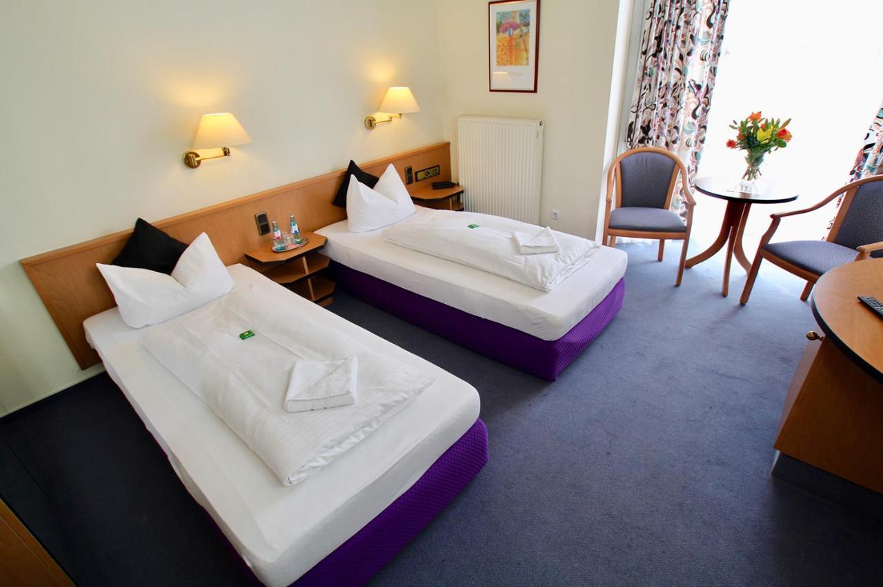 Hotel Garni Am Schaefersberg Niedernhausen Extérieur photo