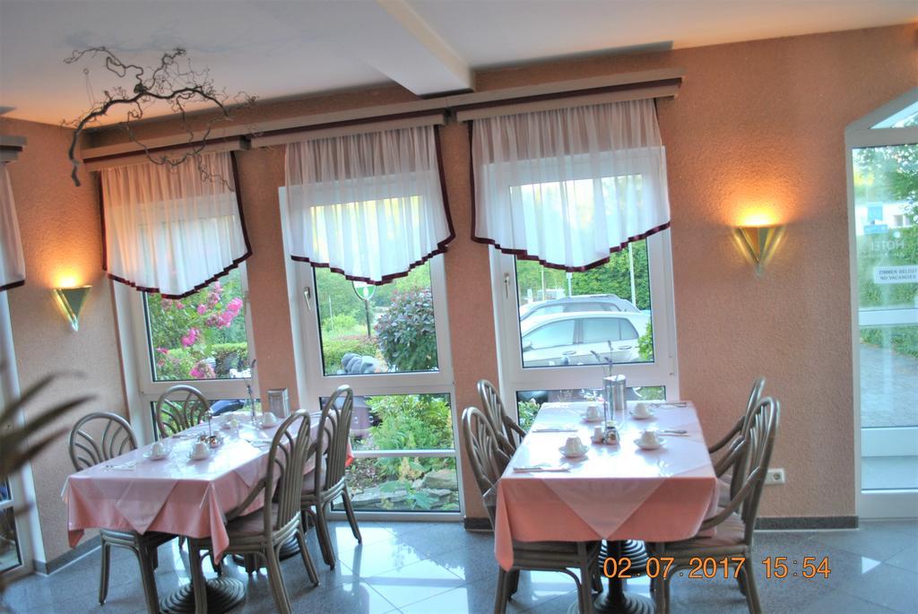 Hotel Garni Am Schaefersberg Niedernhausen Extérieur photo
