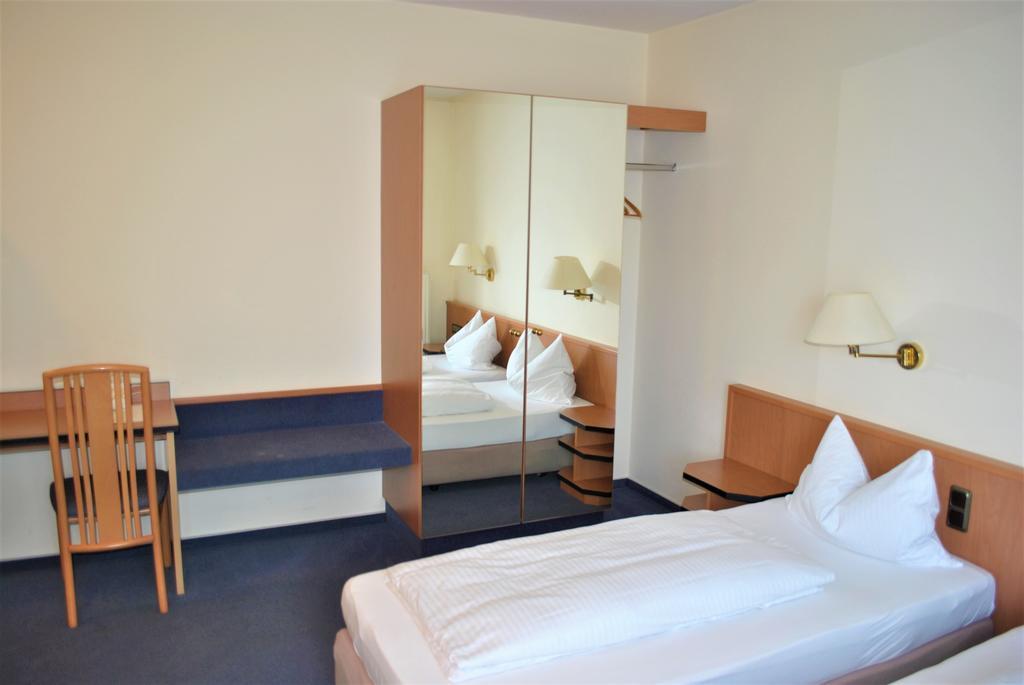 Hotel Garni Am Schaefersberg Niedernhausen Chambre photo
