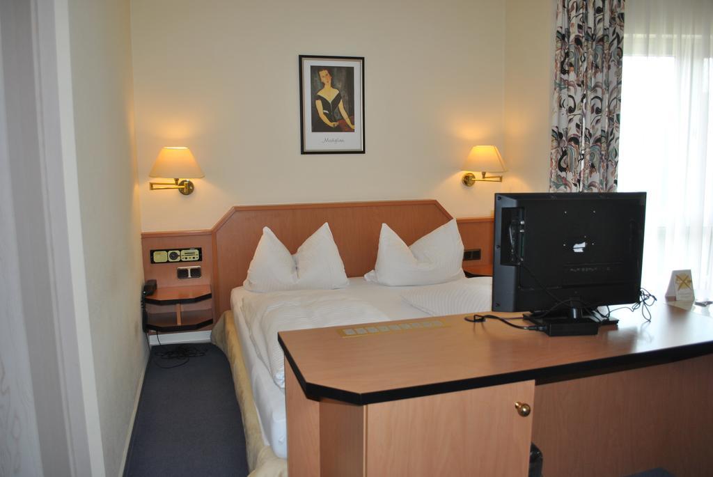 Hotel Garni Am Schaefersberg Niedernhausen Chambre photo