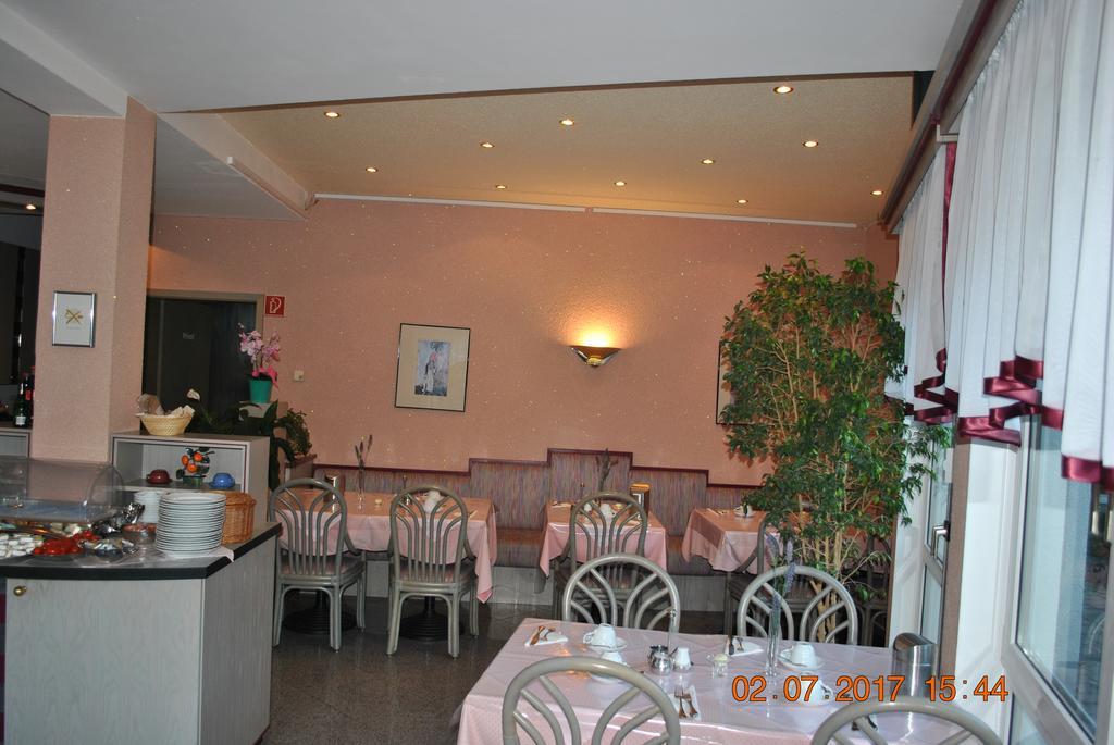 Hotel Garni Am Schaefersberg Niedernhausen Extérieur photo