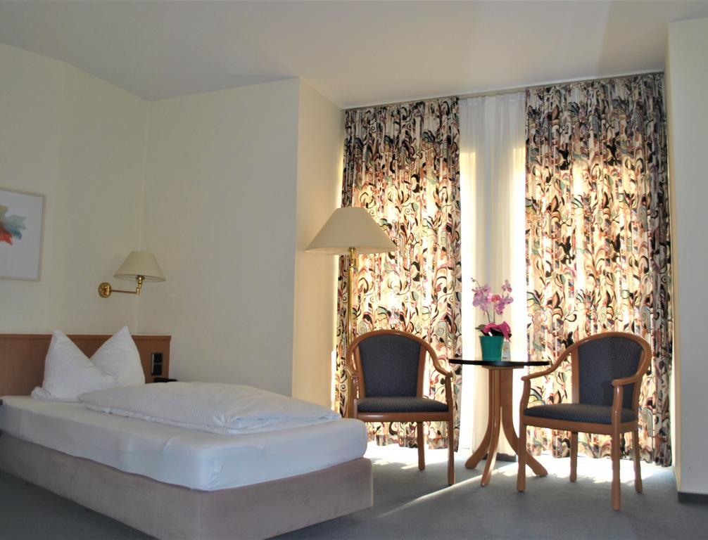 Hotel Garni Am Schaefersberg Niedernhausen Chambre photo