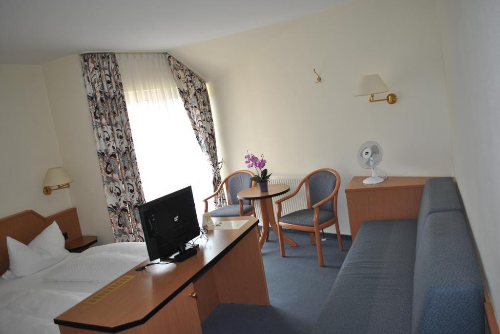 Hotel Garni Am Schaefersberg Niedernhausen Extérieur photo