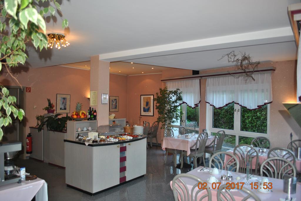 Hotel Garni Am Schaefersberg Niedernhausen Extérieur photo