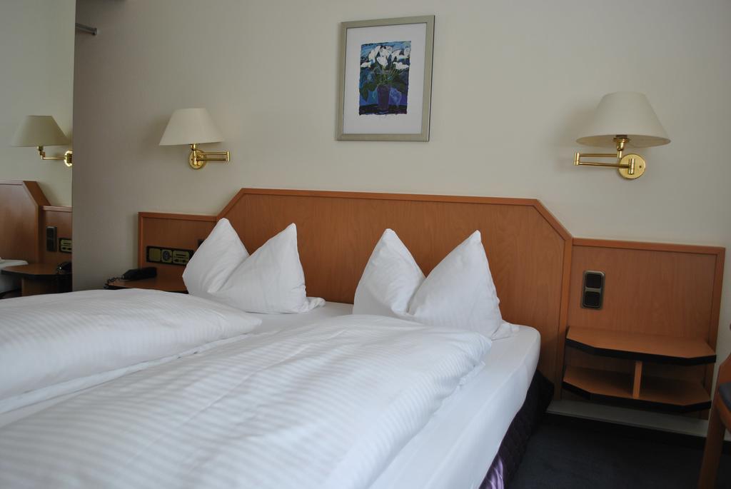 Hotel Garni Am Schaefersberg Niedernhausen Chambre photo