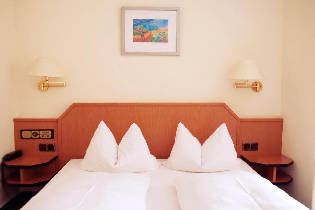 Hotel Garni Am Schaefersberg Niedernhausen Chambre photo